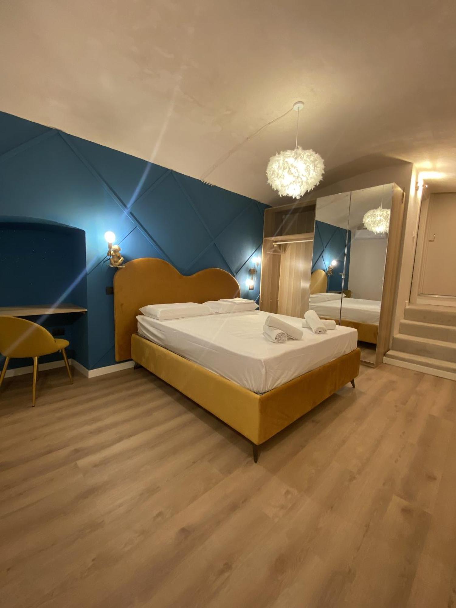 Quiet And Stylish - Bari City Center, Minutes To Station Екстер'єр фото